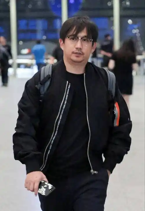 微胖,中年男人怎样穿?黄磊就是很好的穿搭模板,穿得时髦又减龄