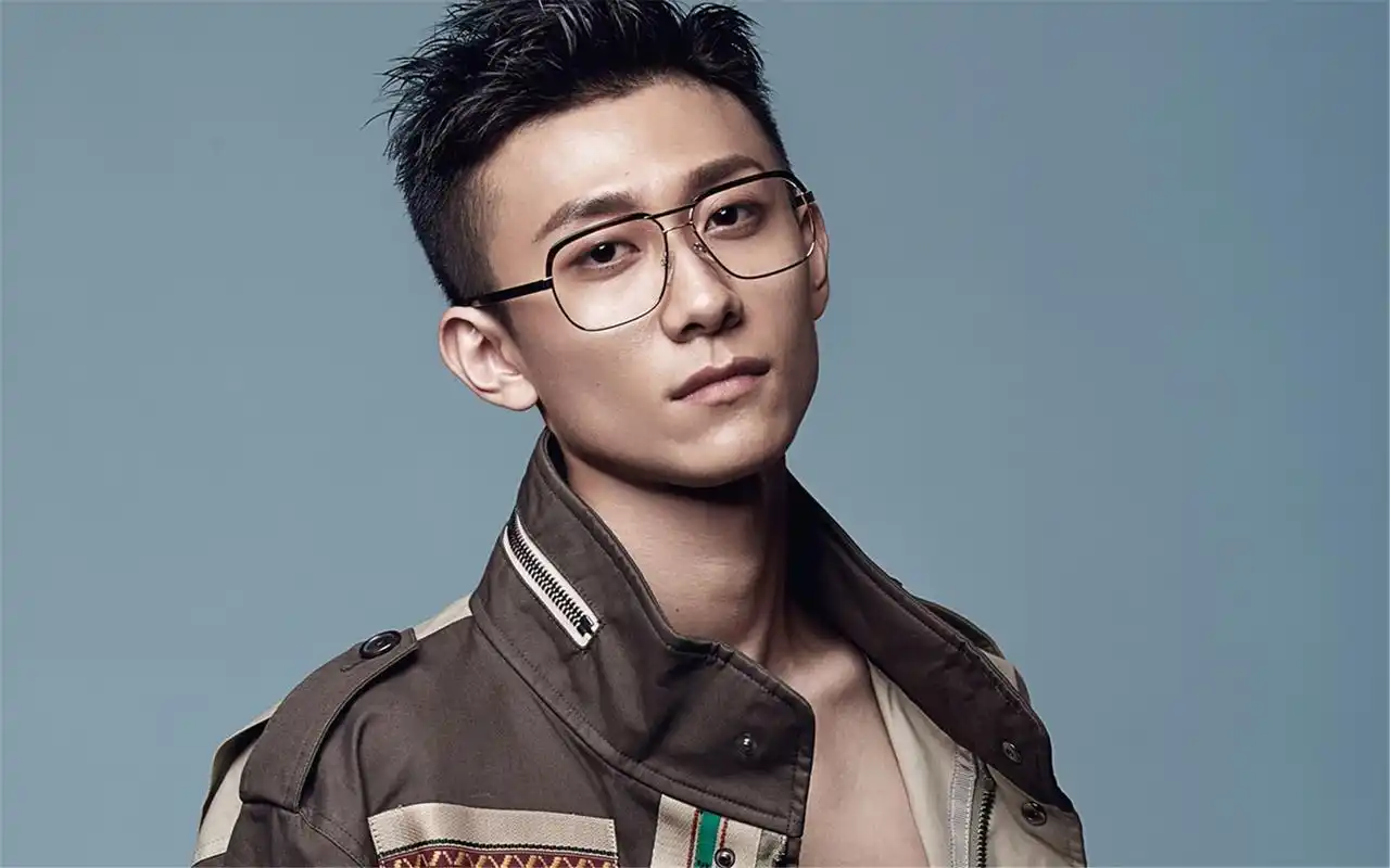 余罪张一山帅气时尚写真电脑壁纸高清大图预览1920x1200_大陆明星下载