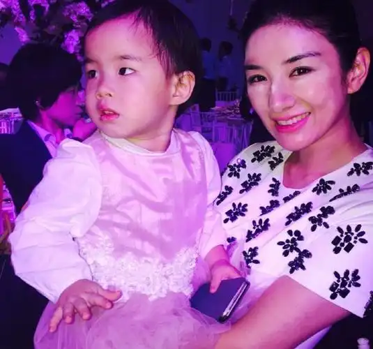 baby婚后发文感谢大家 网友:安心洞房就好