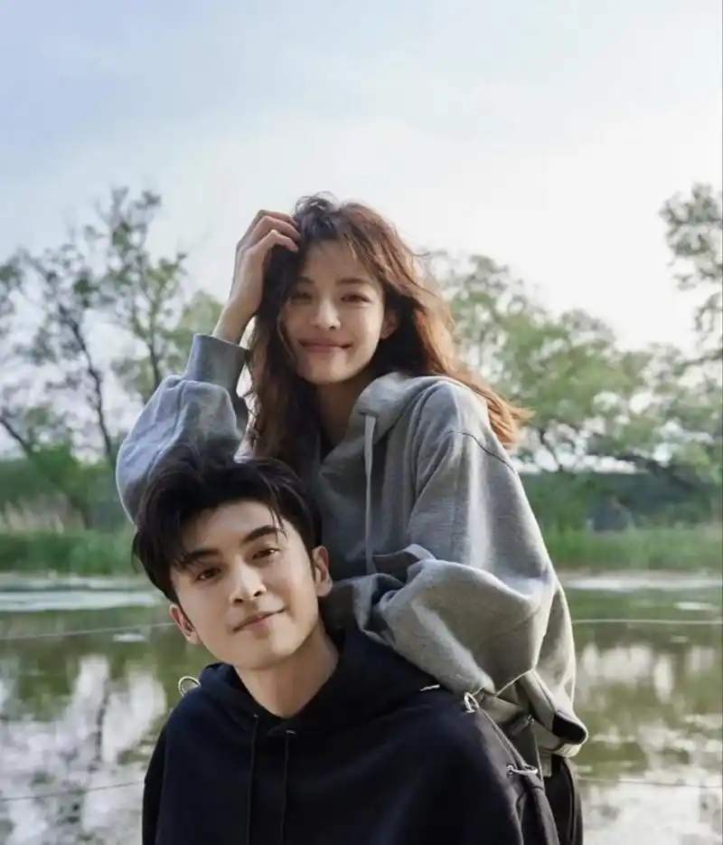 钟楚曦吃得真好!历任男友颜值和身材个顶个地棒