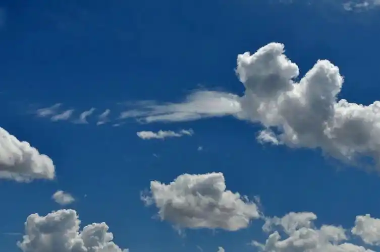 美丽的云朵,变幻莫测!享受!