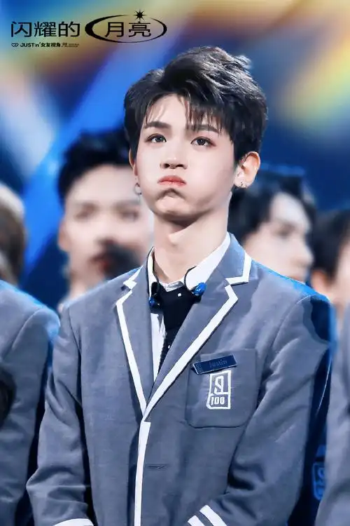 黄明昊0406出道五周年快乐