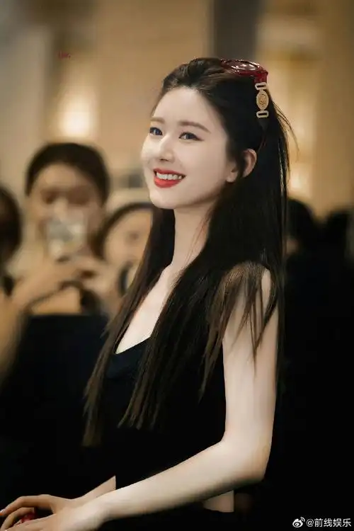 赵露思长发vs短发