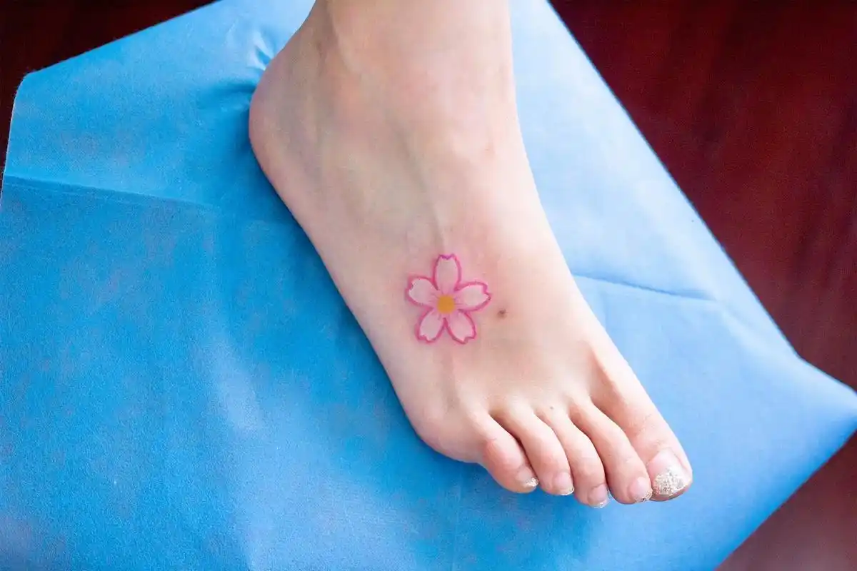 脚背樱花纹身.又一个angelababy同款诞生 #重庆 #