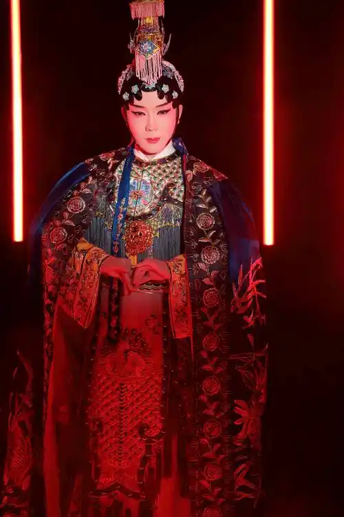 李玉刚44岁戏装状态惊艳唯美网友男人何苦为难女人