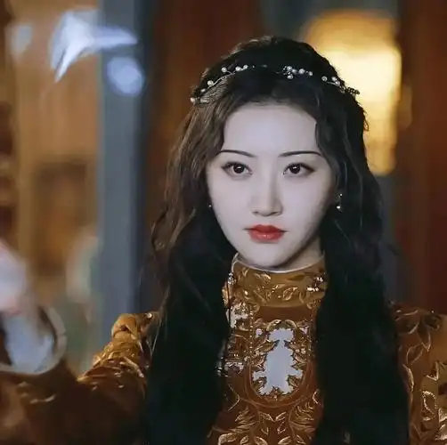 保守估计,播了6集造型得有15套起#作为人形atm机,极大方便了"奇迹