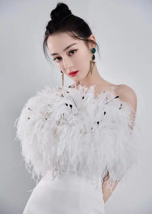 迪丽热巴美丽迷人写真