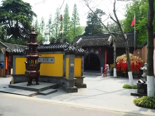 浩然正气,曦园内是二忠祠,供奉文天祥与杨邦乂二位忠臣.李杰墓的石像.