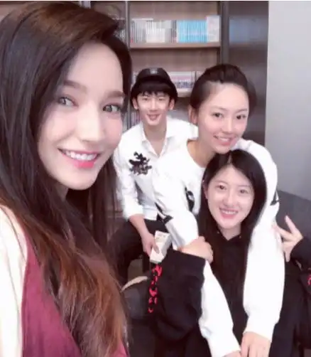 张彬彬恋情曝光女友是经纪人吗?