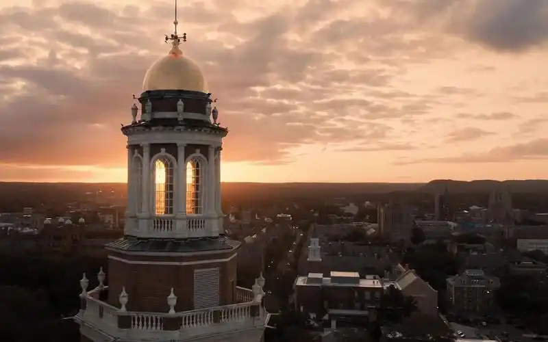 p张照片就能上耶鲁 名牌大学任你挑 露馅了就供出客户脱罪 纪录片