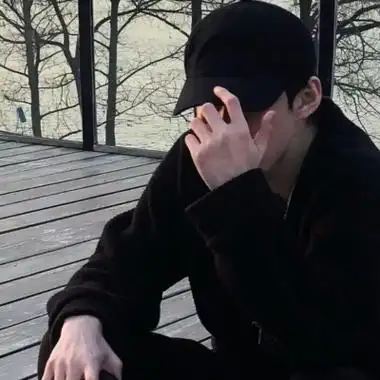 高清微露脸的个性帅哥侧面头像图片