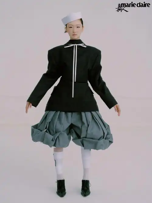 #周冬雨嘉人四月刊封面##周冬雨留白时装大片#