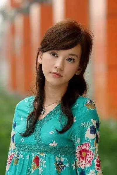 《奋斗》中,那个古灵精怪的香港女孩方灵珊,她的扮演者是陈意涵.