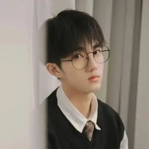 超级减龄的9款碎盖头发型