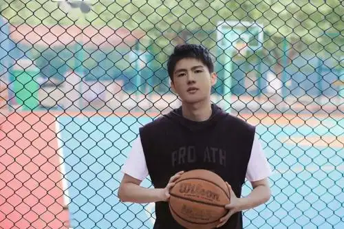 王广源曝篮球写真阳光活力运动少年