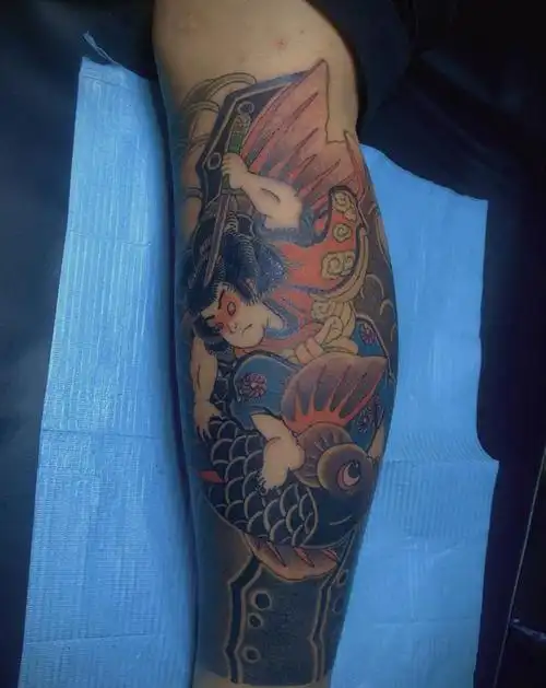 日式包小腿,鬼若丸刺鲤纹身图片_老传统纹身图案