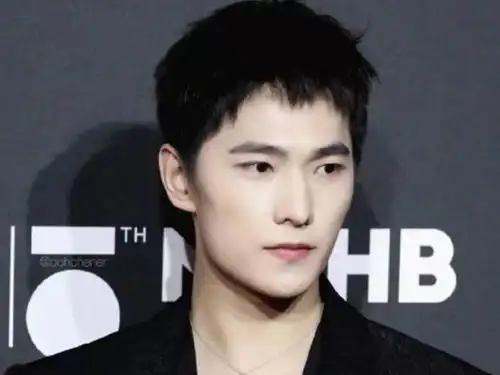 当男星遇上狗啃刘海杨洋帅气华晨宇可爱而易烊千玺坐稳大佬宝座