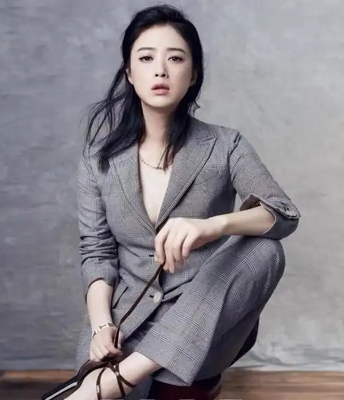 微胖天花板41岁前凸后翘的蒋欣身材就是她最好的武器