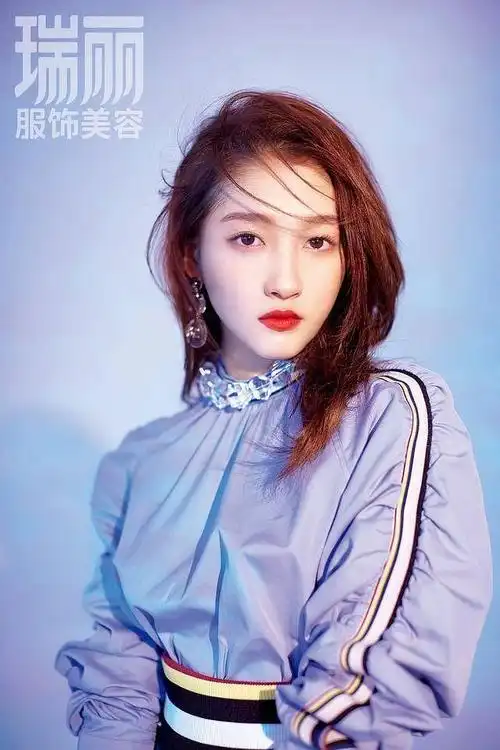 关晓彤张雪迎宋祖儿沈月李兰迪张子枫,95小花最近.