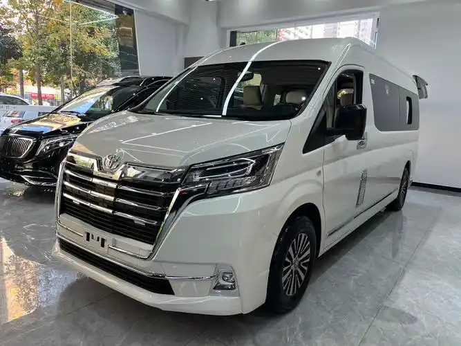 蓝牌九座c本就能开的进口商务车——丰田海狮