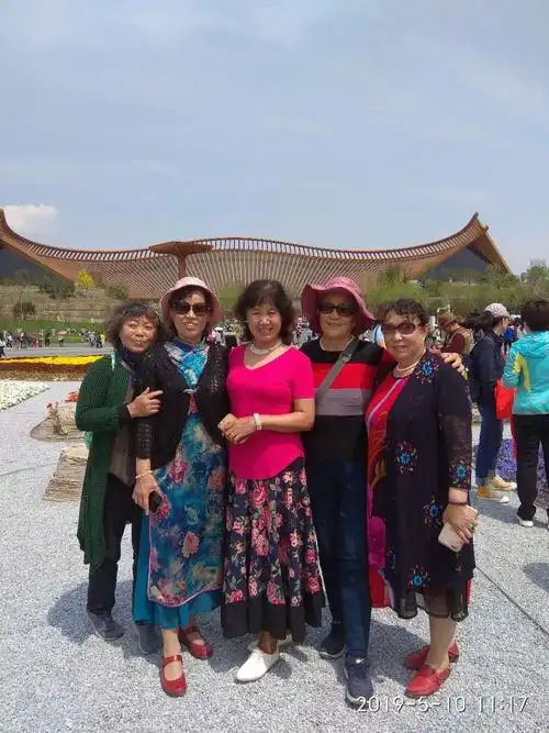 我们姐妹5人合影