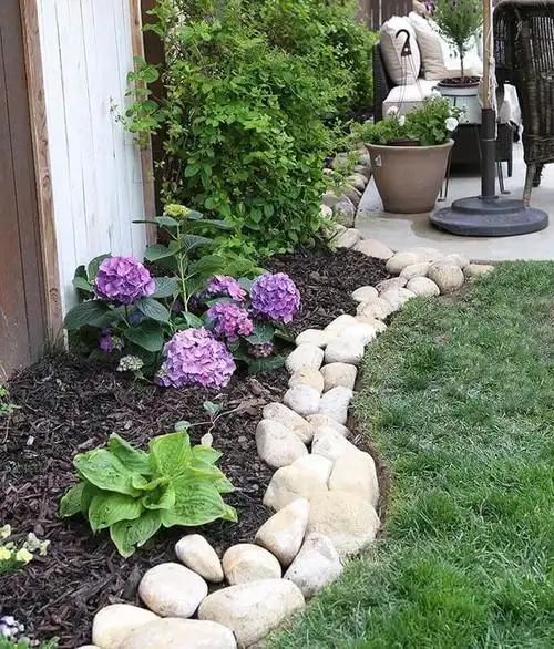 如何才能少花钱,又将小院的花池建得更有艺术感觉?|红砖|防腐木|庭院|