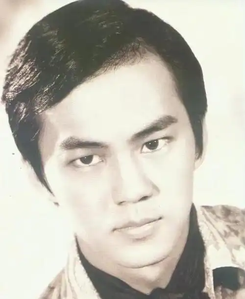 香港男神老了,8位男星白发照,成龙断崖式衰老,刘德华也逃不过|周润发