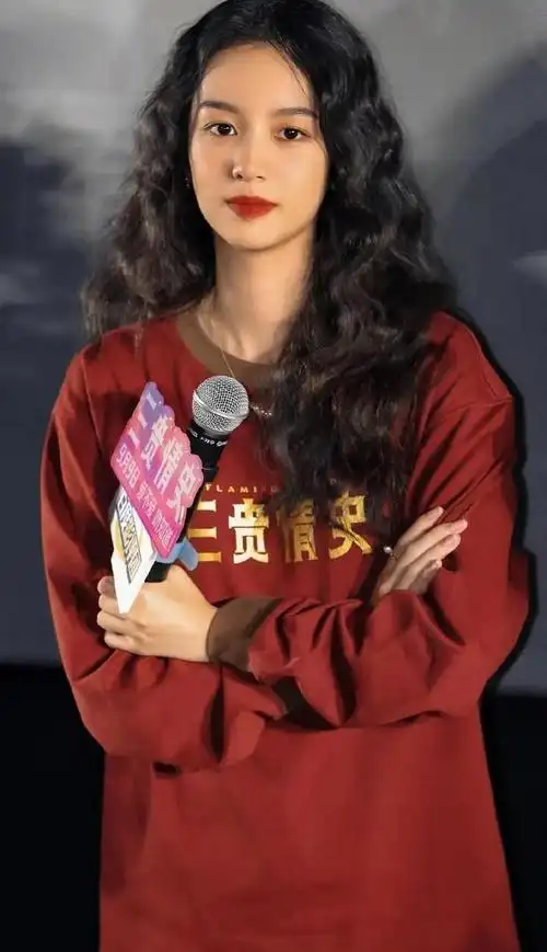 今天,我们要为大家带来关于当红明星周也的最新动态.