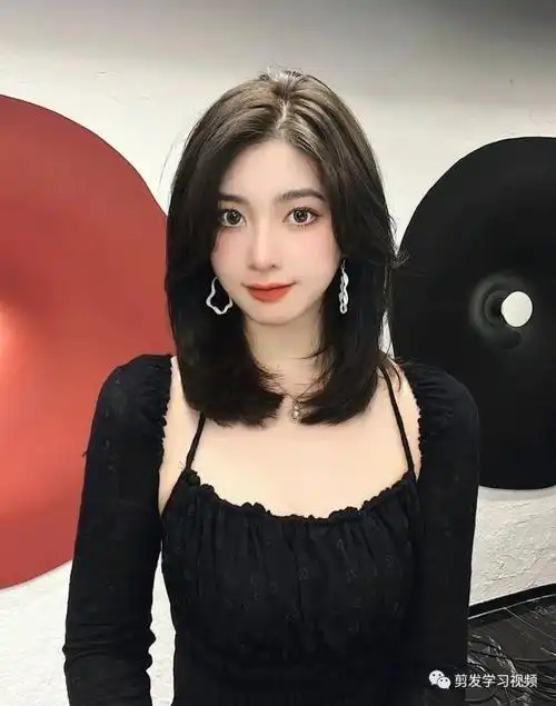 2022春季“锁骨发”又火了,瞬间提升你的颜值-发型-爱女人