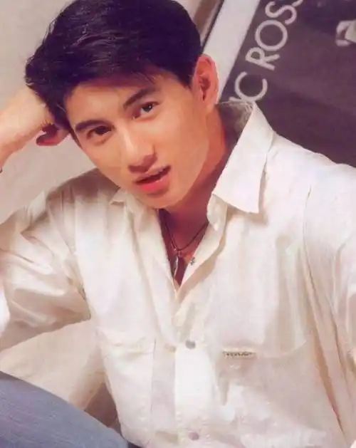 吴奇隆初恋,嫁入豪门负债11亿,为求子打300针,今活成这样_徐若瑄_年龄