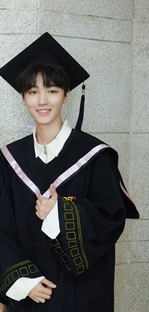 祝我们的少年王俊凯毕业快乐