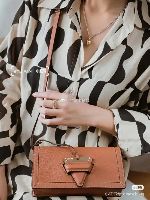 [爱心]国现秒发75  loewe 棕色荔枝纹牛皮粒面巴塞罗那包,mini款