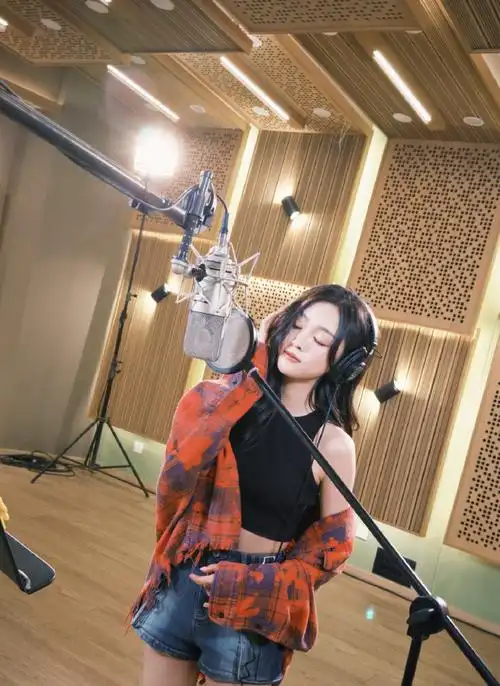 吴宣仪超话·#吴宣仪城市捉迷藏#    探索新奇,拯救不开心  喵呜96