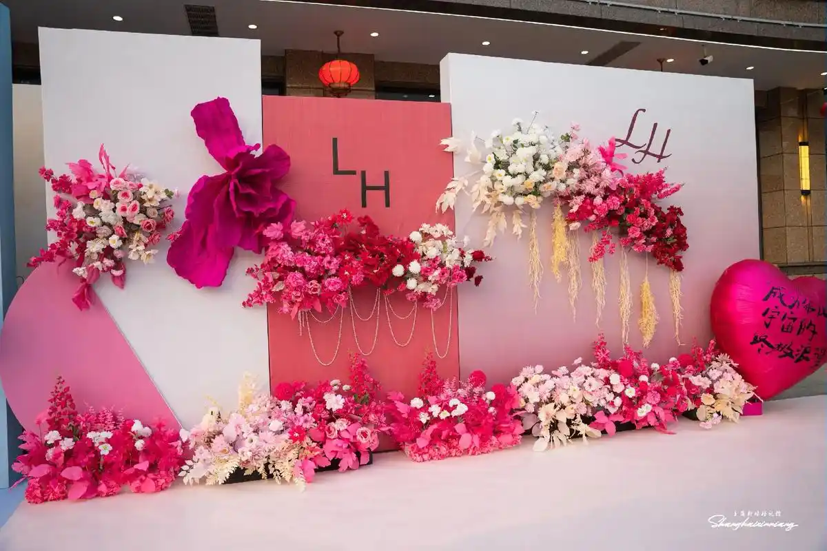 玫粉色婚礼90现场布置#始兴婚庆策划.#玫粉色婚礼90现场 - 抖音