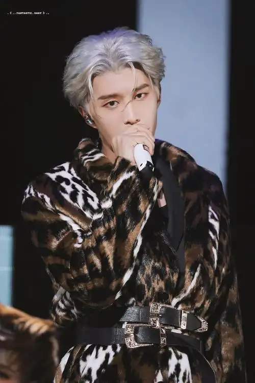 范丞丞绝美银发图