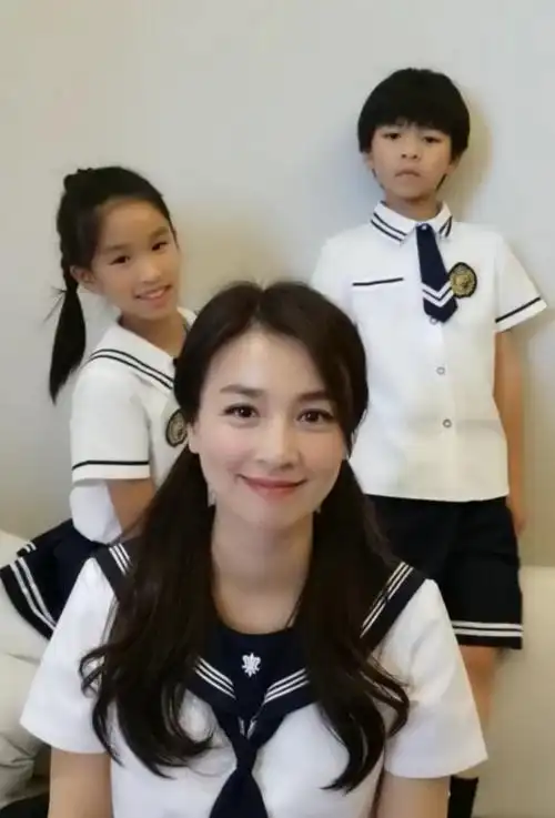 张庭12岁女儿"颜值大进化" 近照曝光网友全改观