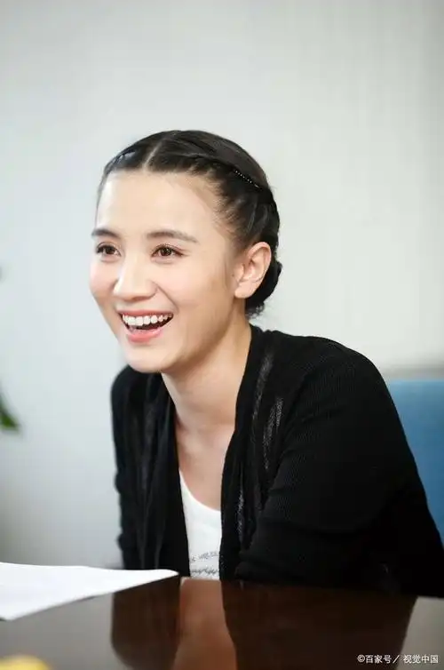 她的前半生经历丰富多彩,但现在42岁的她仍然单身.