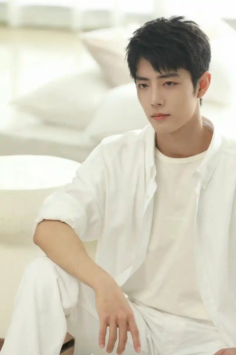 肖战白衬衫造型,干净清爽,这样的帅哥谁不爱.