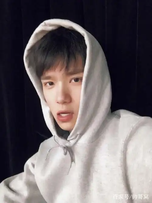 帅哥窝推出19岁阳光小奶狗帅气小鲜肉余承恩照片