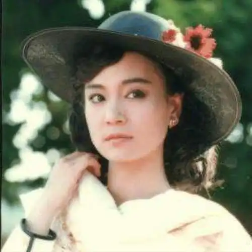 刘雪华的坎坷情史错过富豪情断两位男星晚年丧夫无子女成遗憾