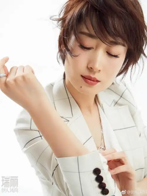 大姐姐的酷飒风72刘敏涛式方脸适合的短发打理技巧