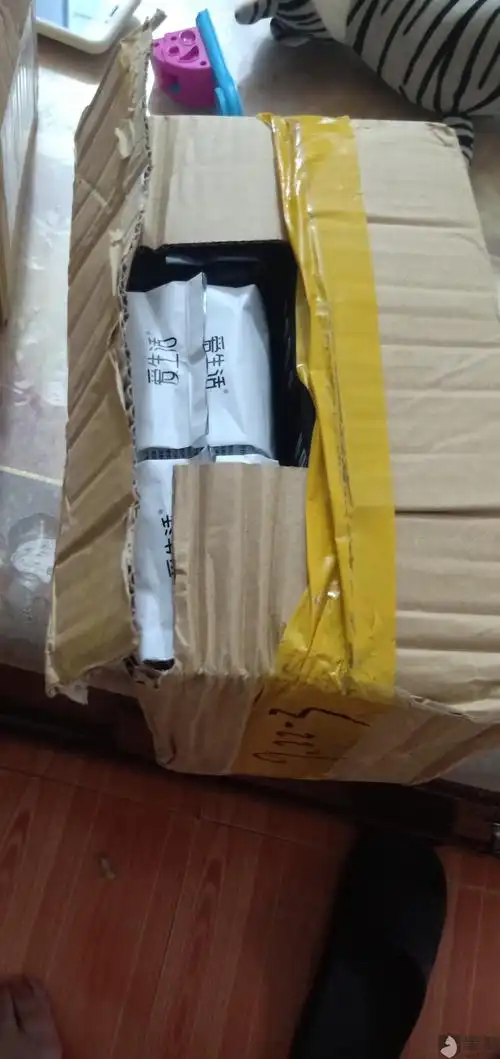 快递包裹经常被快递员打开,隐私权都没有了.希望你们做出道德的一面