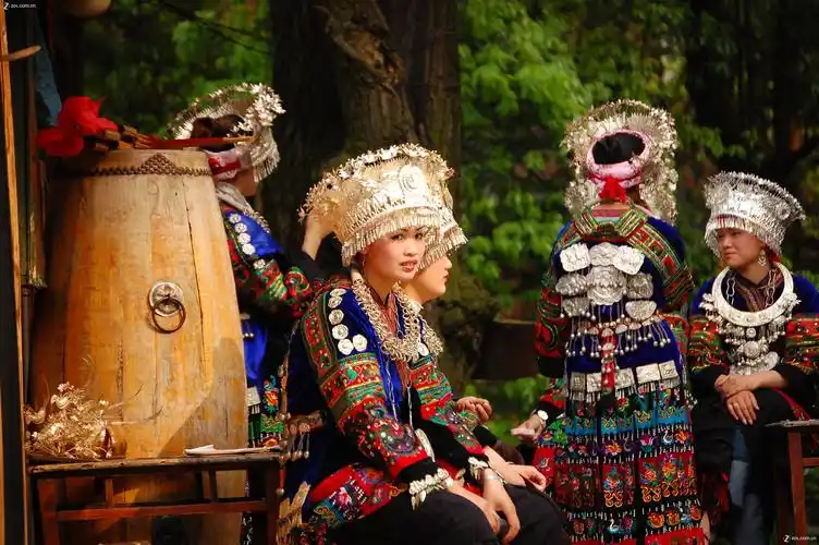 秘诀除了他们的居住环境和饮食生活习惯,还有他们神奇的瑶浴,瑶族药浴