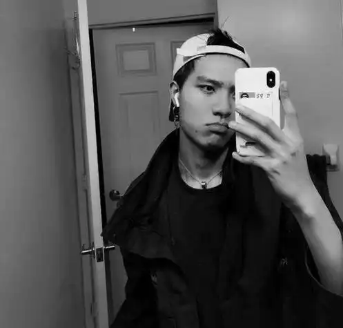 高颜值黑色系小哥哥头像