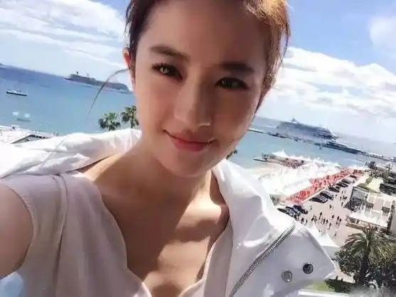 笑不露齿的女人面相 笑不露齿是好是坏-卜安居