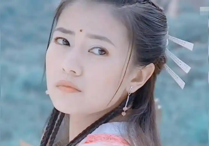 都演"周芷若",把周海媚,高圆圆和佘诗曼放一起看,差别出来了_倚天屠龙