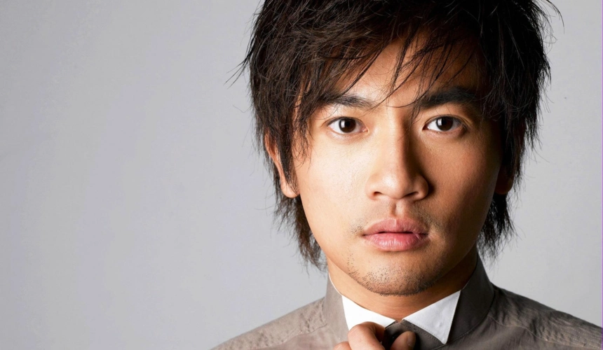 林志颖,饰演江小鱼,花无缺的孪生兄弟,本名江鱼,人称小鱼儿由恶人谷的