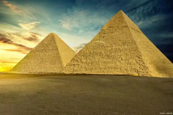 埃及金字塔被誉为当今最高的古代建筑物和世界八大奇迹之首,是极具