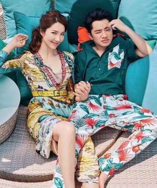 李亚男罕晒照表示减肥成功,二胎后腰依然纤细,网友对此赞叹不已