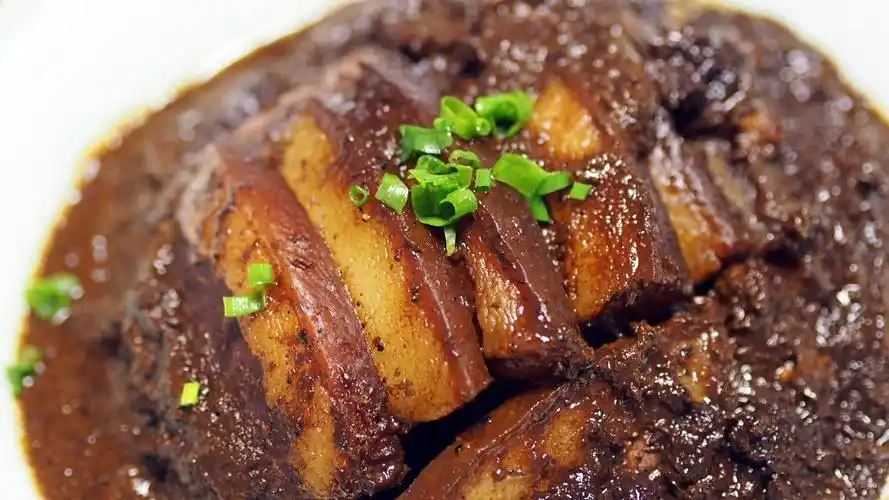 糟扣肉糟扣肉,几乎是每个老无锡人记忆中的心头爱.